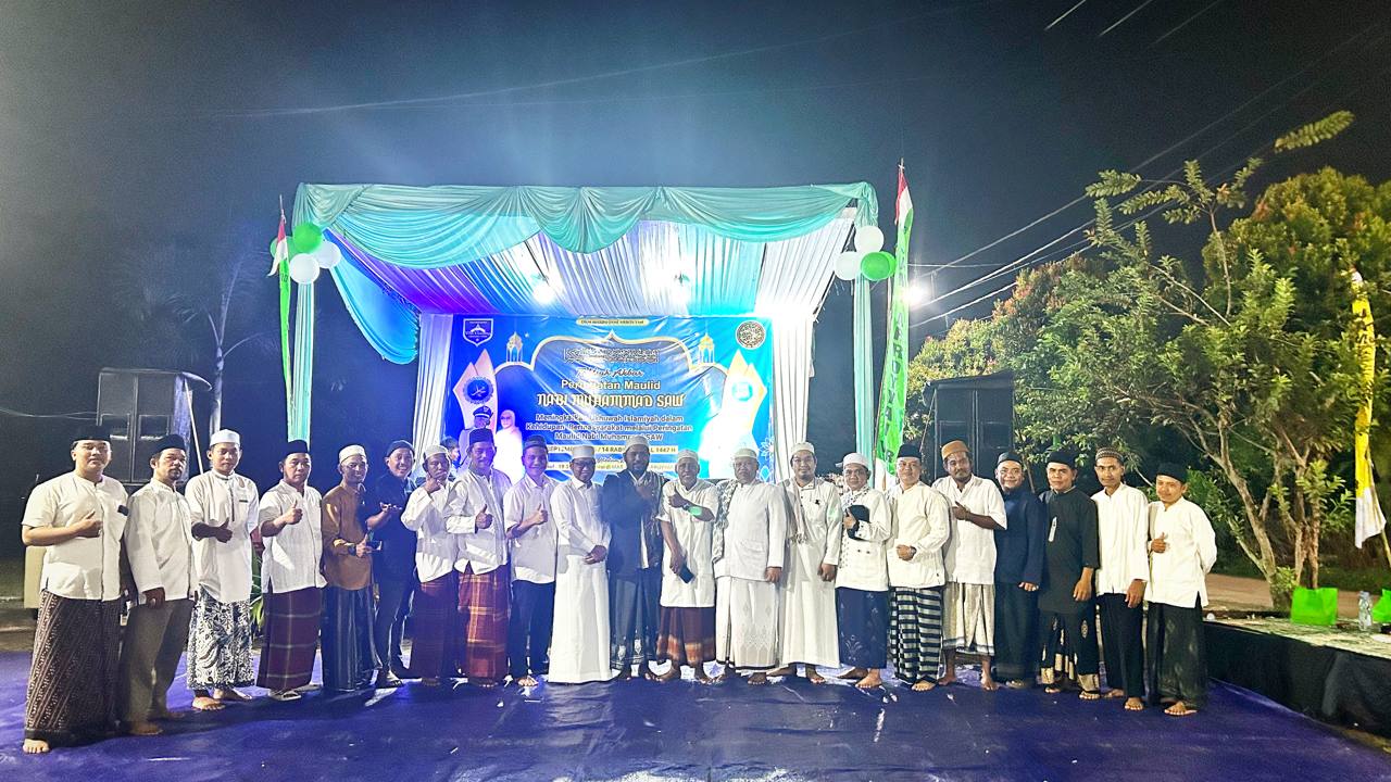 Tablig Akbar Maulid Nabi Muhammad SAW di Masjid Jami’ Arroyyan Berlangsung Meriah Tablig Akbar Maulid Nabi Muhammad SAW di Masjid Jami’ Arroyyan Berlangsung Meriah